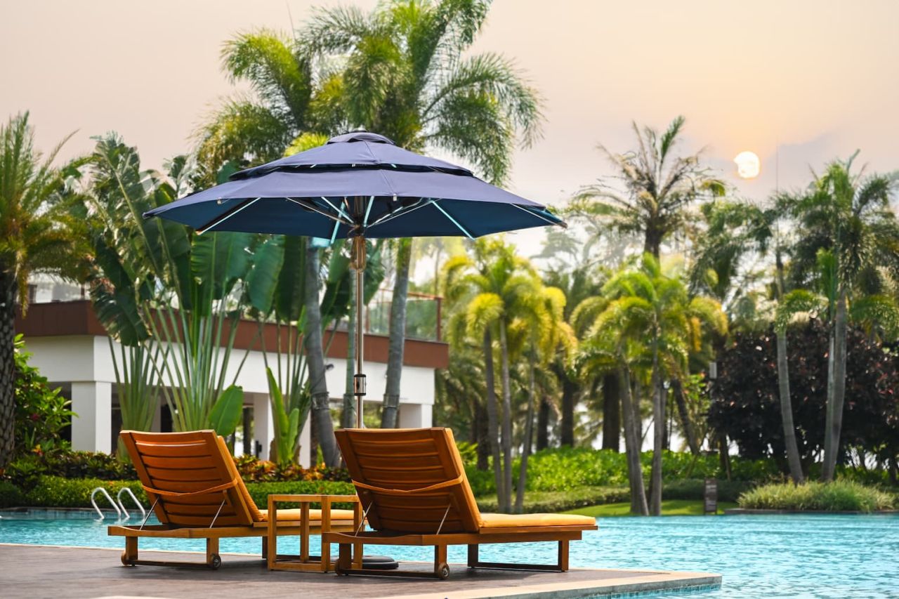 Alizé 10 ft Patio Umbrella with Built in Cooling Fans USB Ports