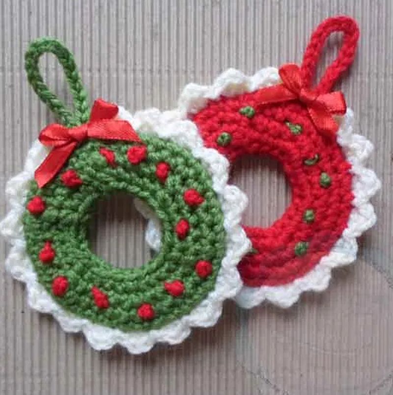 Crocheted Wreath DIY Christmas tree ornament 