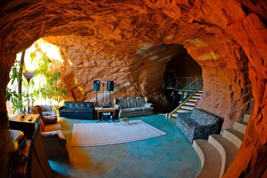 Cave house rental, Utah