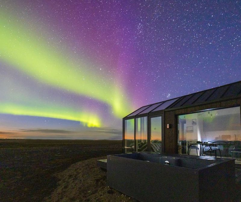 Glass cottage with hot tub in Hella, Island