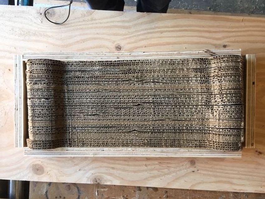 EasytoMake Cardboard Cat Scratching Pad