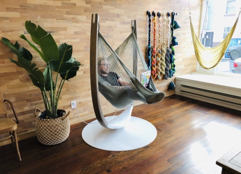 Standalone Hammock Throne is Perfect For Those Without a Backyard