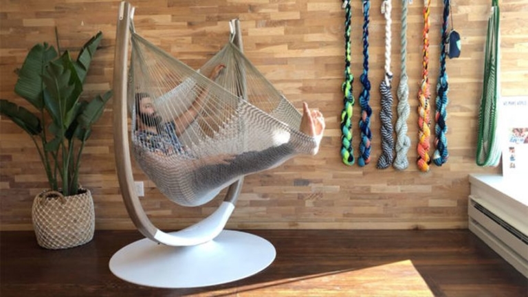 Standalone Hammock Throne is Perfect For Those Without a Backyard