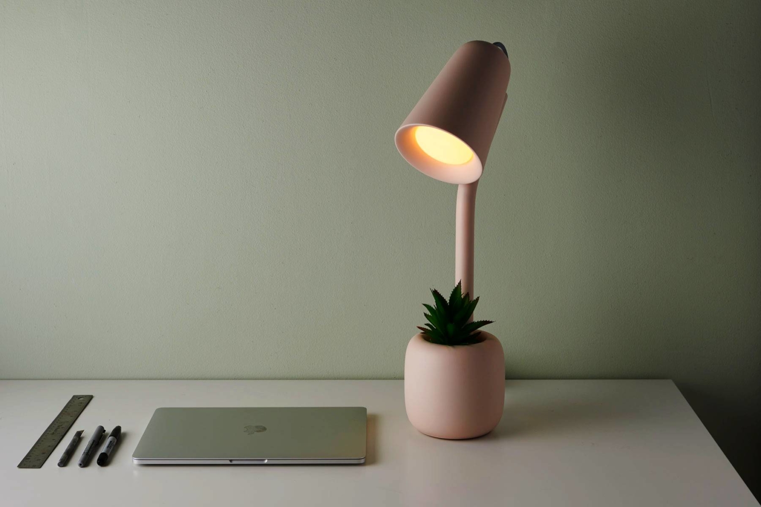 Suyo Table Lamp