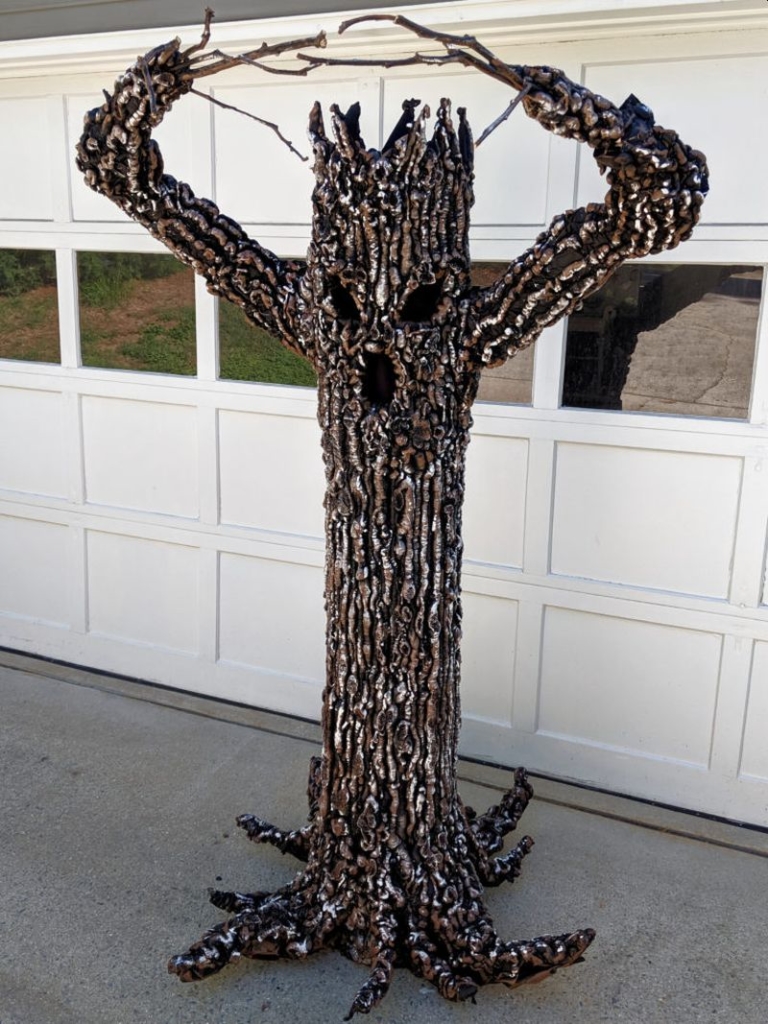 Easy DIY Creepy Tree to Spook up Your Halloween