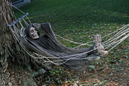 60+ Skeleton Halloween Decoration Ideas for Outdoors