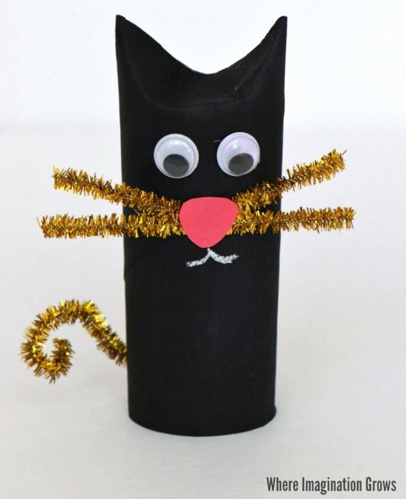 Black cat toilet papercraft