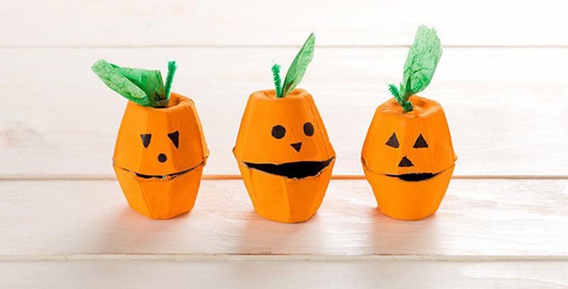 Egg carton pumpkins halloween craft for kids 