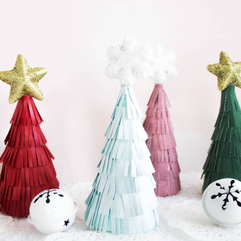 DIY Christmas tree from paper cuttings 