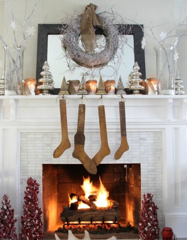 40+ Fireplace Mantel Christmas Decoration Ideas