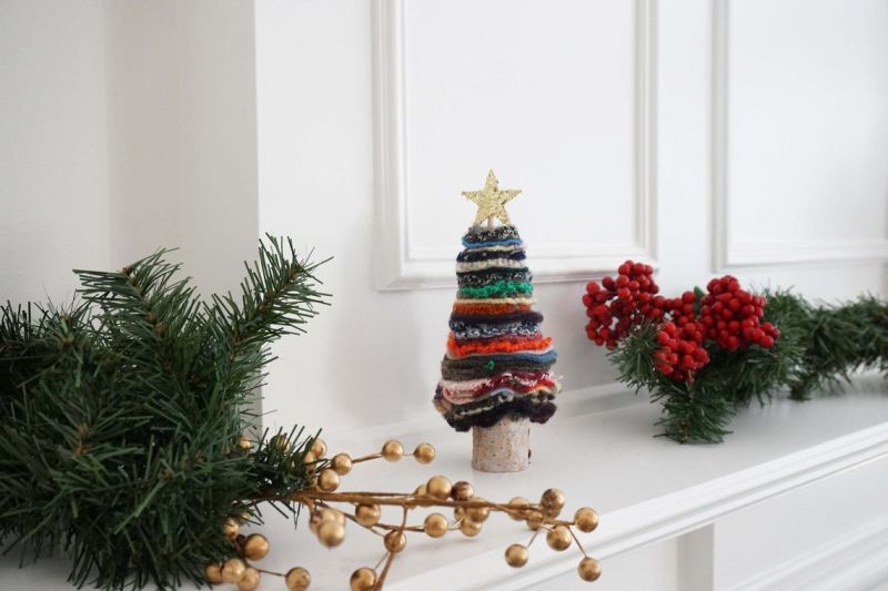 Felt Christmas Tree on shelf 