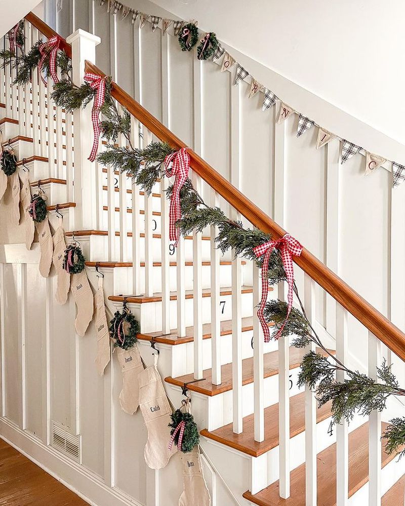 Stocking garland and plaid ribbons for staircase decoration 