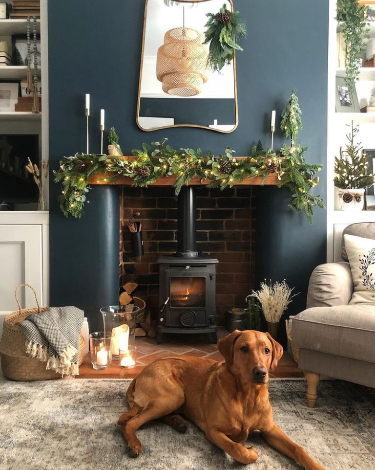 Inspired swoon 40+ Fireplace Mantel Christmas Decoration Ideas for 2021