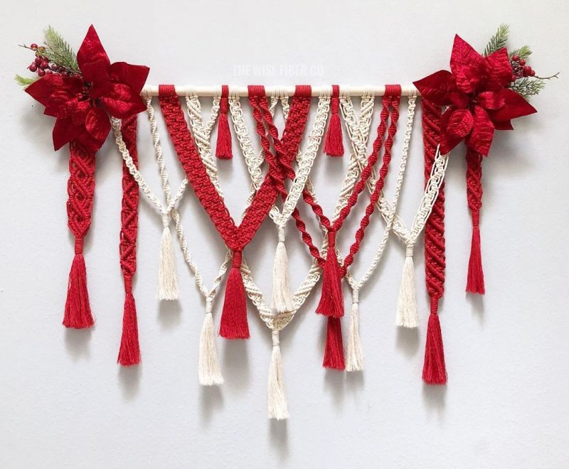 Macramé red and white Christmas wall decoration 