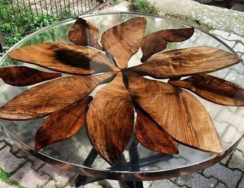 Circle Transparent River Table by LegendEpoxy