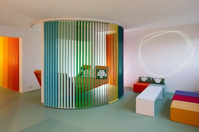 Unique-Rainbow-Inspired-Apartment-Design-by-Matali-Crasset_2-768x511.jpg