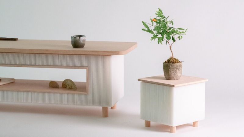 WooYoo’s FuwaFuwa Furniture Collection Combines Oak Wood with Corrugated Plastic