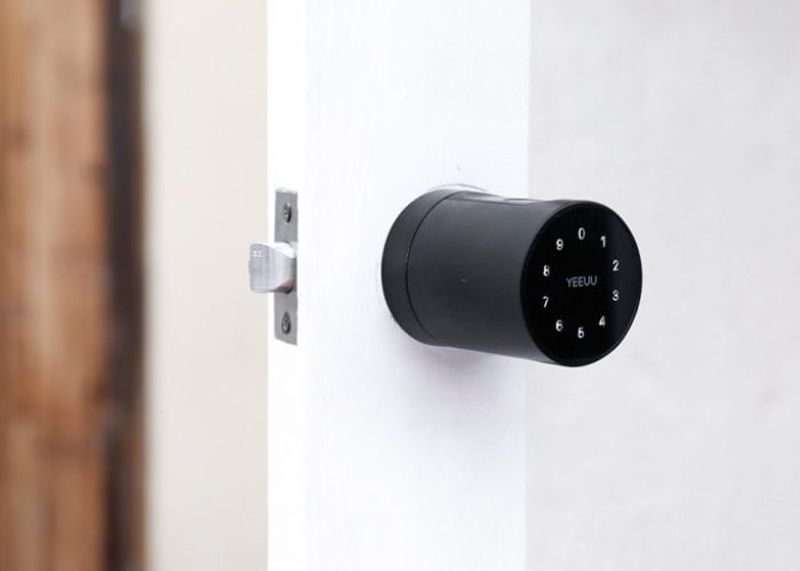 Yeeuu S1 Smart Lock with eight access methods 