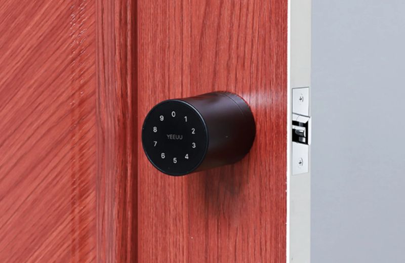 Yeeuu S1 Smart Lock with eight access methods 