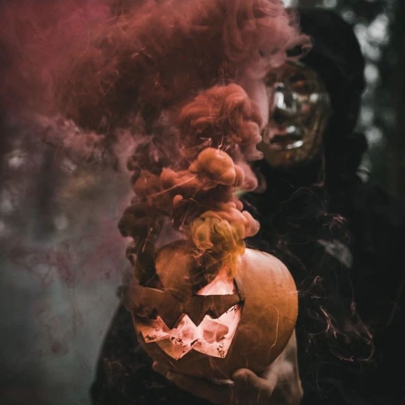 Pumpkin Smoke Bomb Photography is New Halloween Trend 