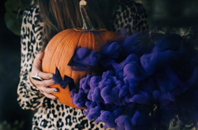 Pumpkin Smoke Bomb Photography is New Halloween Trend 