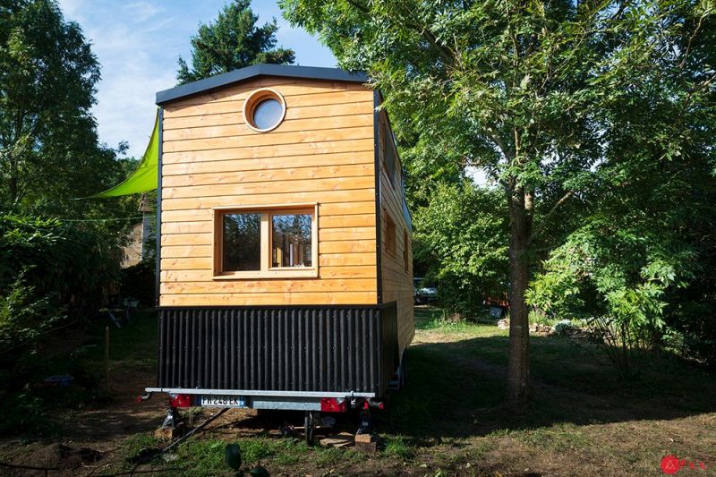 French tiny house maker Optinid has newly built a 6-meter tiny house with a tailor-made layout for an old-age person named Laurent