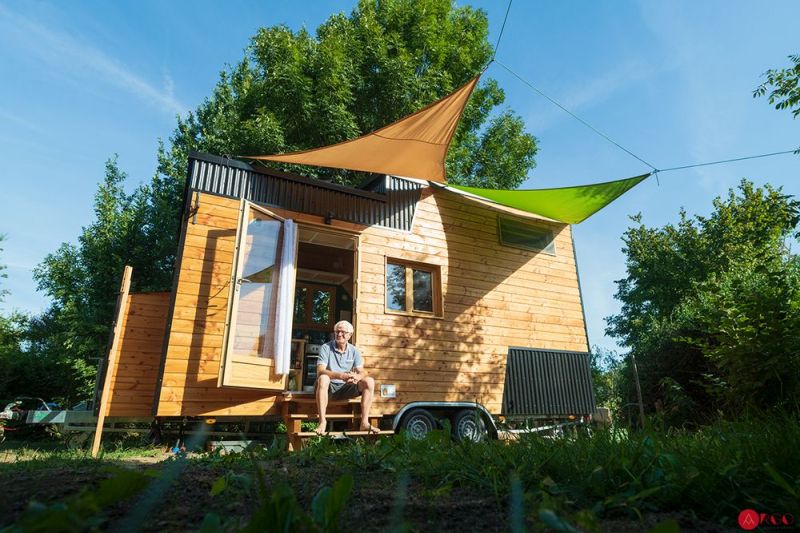 French tiny house maker Optinid has newly built a 6-meter tiny house with a tailor-made layout for an old-age person named Laurent