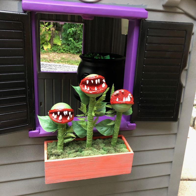 Wisconsin Couple’s Spooky Playhouse Makeover Takes Internet by Storm_1