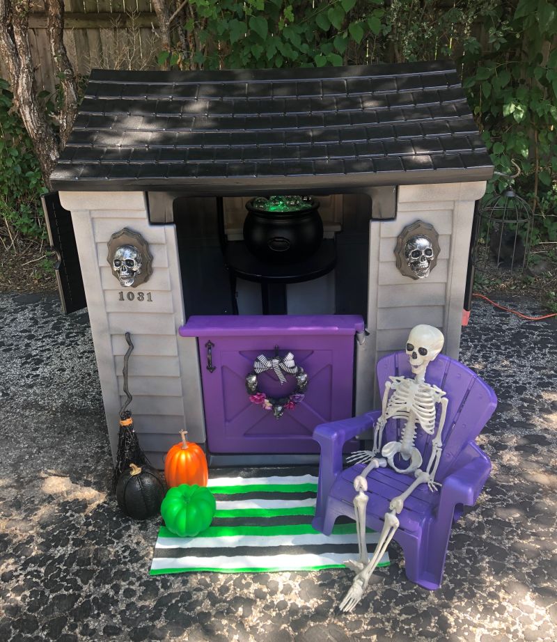 Wisconsin Couple’s Spooky Playhouse Makeover Takes Internet by Storm_1