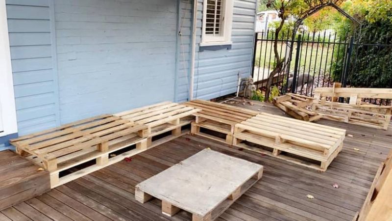 Woman Turns Pallets and Kmart Bet Beds into Stunning Outdoor Furniture 