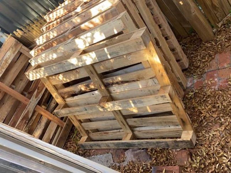 Woman Turns Pallets and Kmart Bet Beds into Stunning Outdoor Furniture 