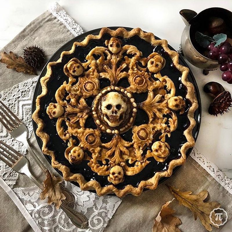 Baker Creates Spooky Pie Crust Designs for Halloween 