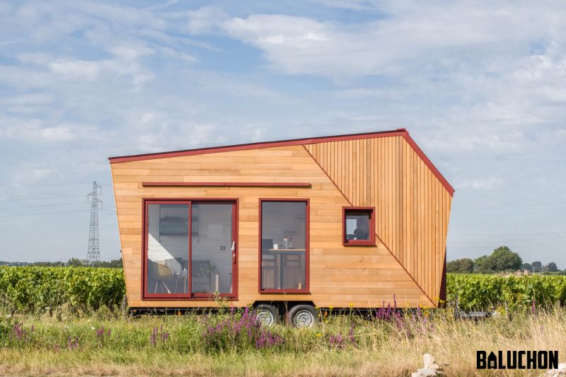 This contemporary style tiny home is the latest creation from the French tiny house builder Baluchon for Patricia and Jean-François.