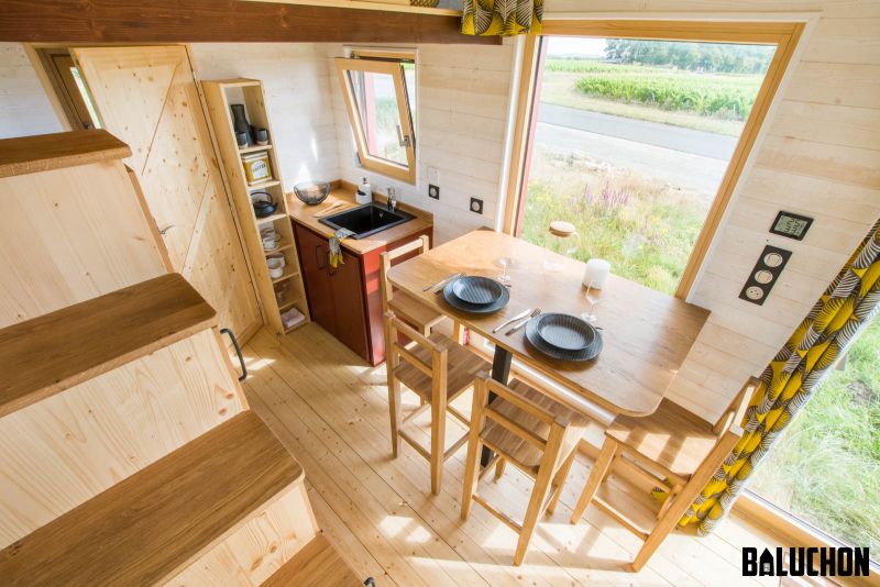 This contemporary style tiny home is the latest creation from the French tiny house builder Baluchon for Patricia and Jean-François.