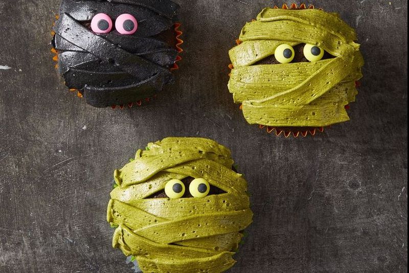 Mummy Cupcakes for Halloween 