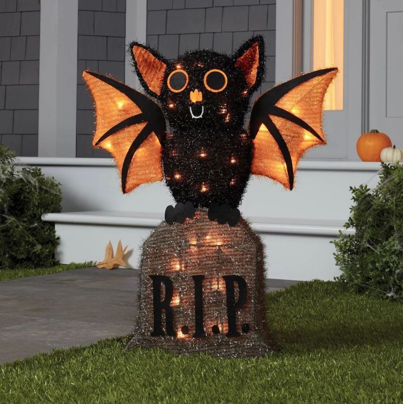 Light-Up Moving Tinsel Bat
