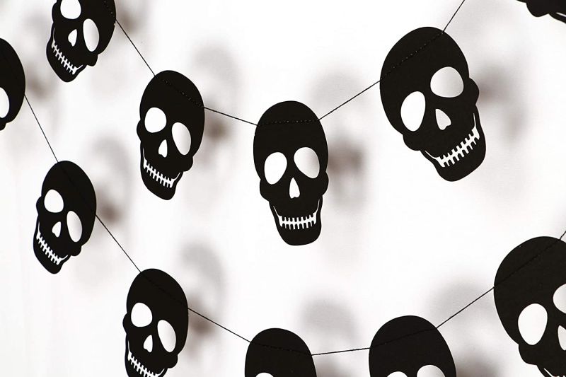 Black Skull Garland