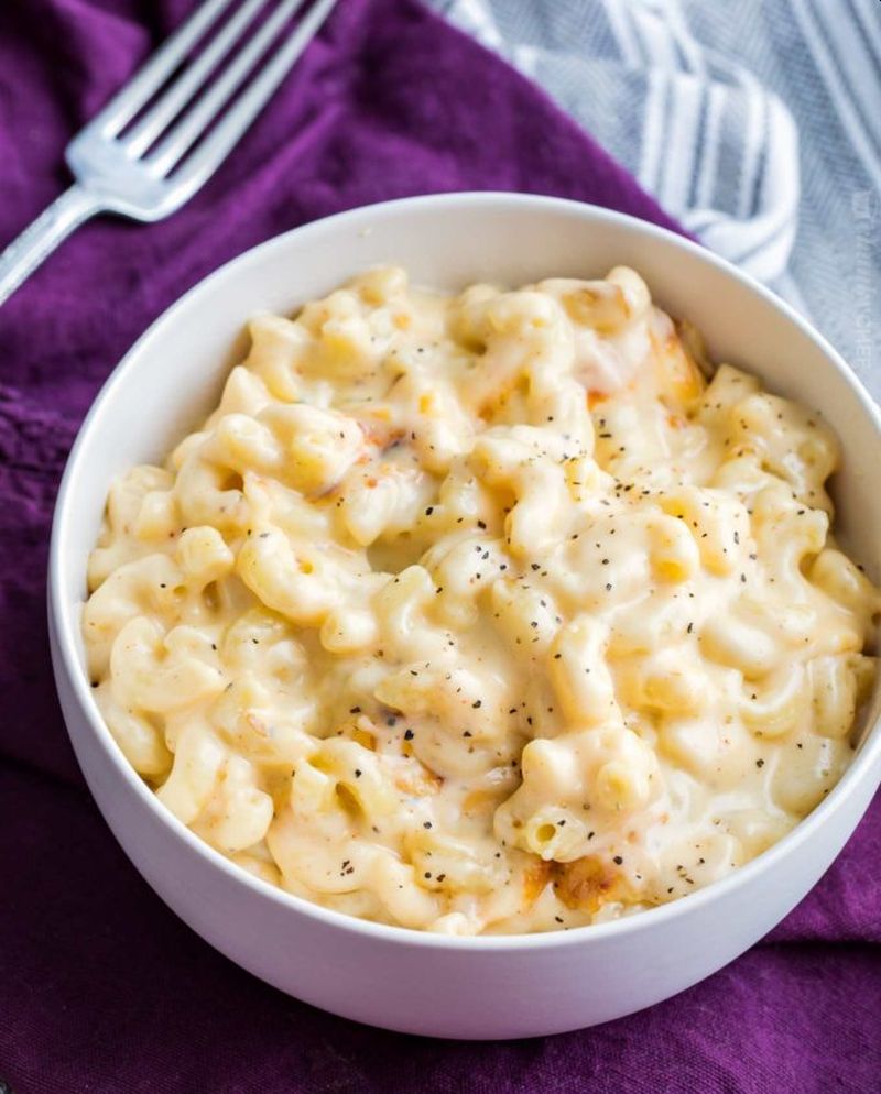 Baked Mac and Cheese Thanksgiving dish