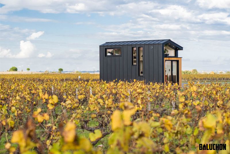 Baluchon Builds Tiny house Ala Köl for Nina and Guillaume