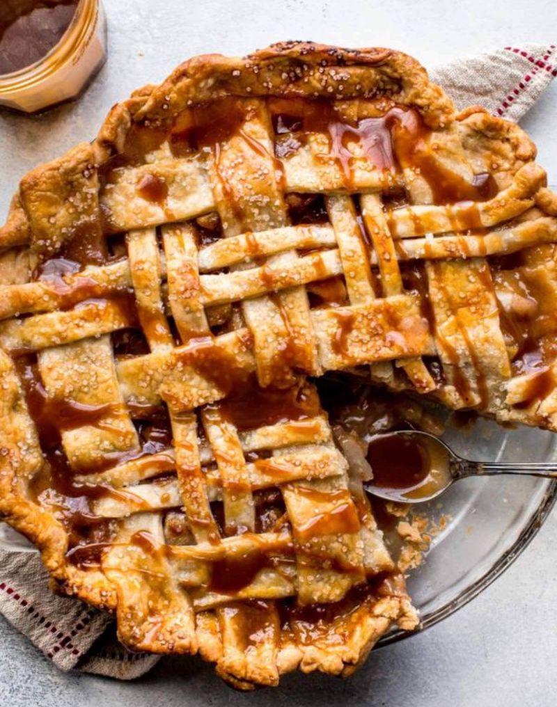 Thanksgiving Caramel Pear Pie 