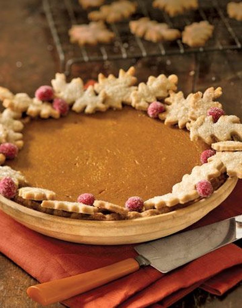 Thanksgiving Pumpkin Pie with Pastry Oak Leaves 