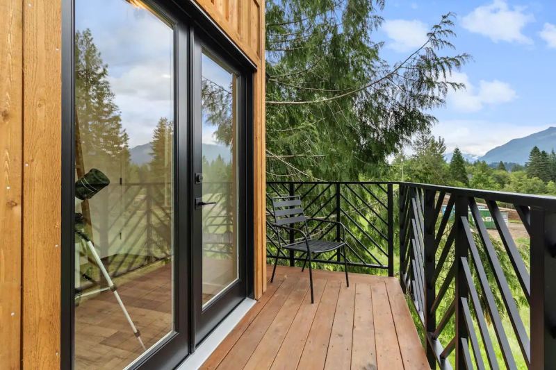 This Treehouse Rental in British Columbia has Inviting Interiors 