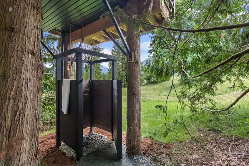 This Treehouse Rental in British Columbia has Inviting Interiors 