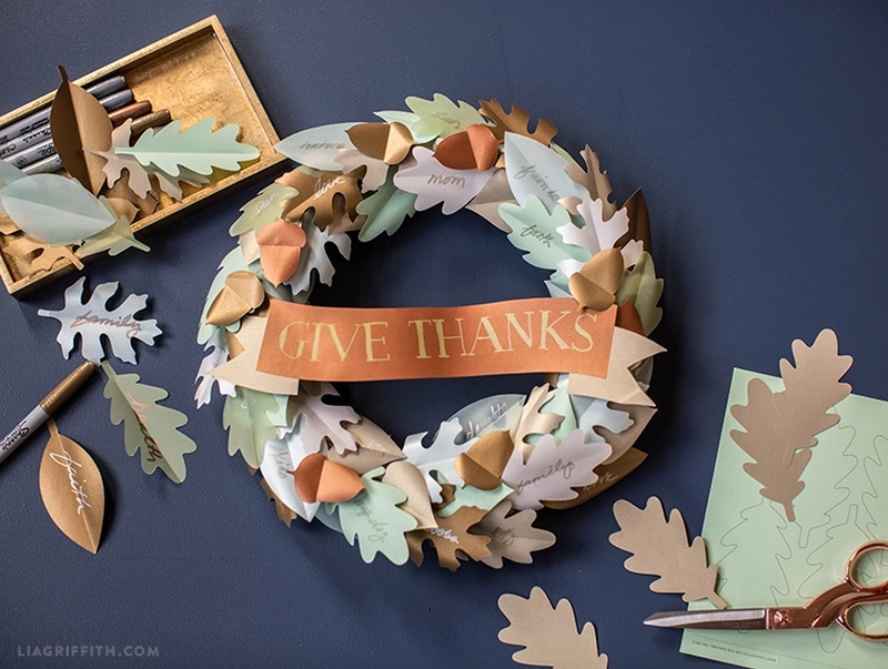 Easy DIY thanksgiving wreath from paper