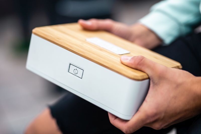 Heatbox: A Good-Looking Lunch Box that Heats Food with Steam 