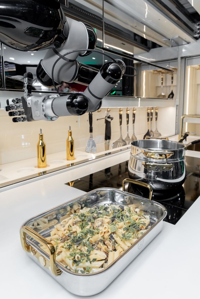 Moley Robotic Kitchen can Cook Food on the Touch of a Button