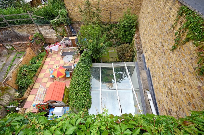 Thinnest House in London is Up for Sale for About $1.3 Million 