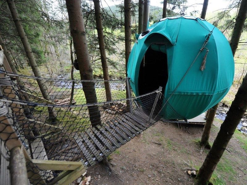 This Hanging Treehouse Pod in Wales, UK is Perfect to Disconnect from Mobile Phone 