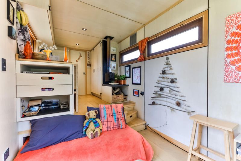 Woman Custom Builds Off-Grid Tiny House Truck to Explore New Zealand 