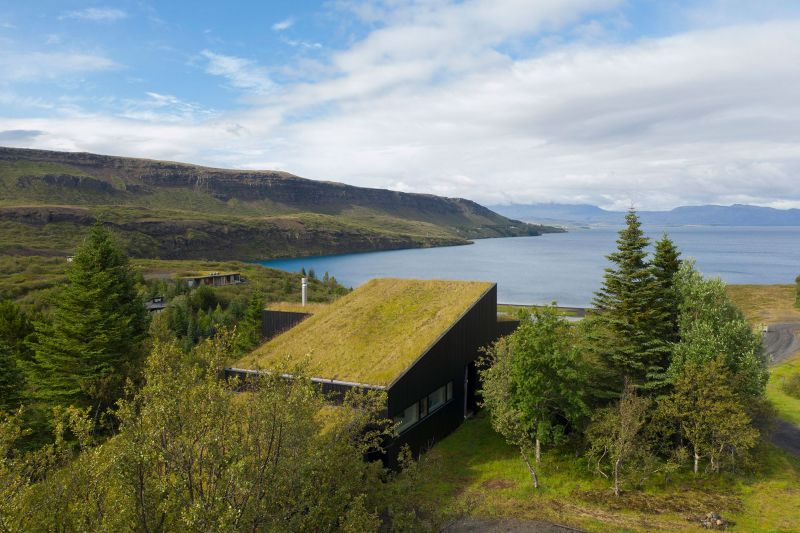 Thingvallavatn House in Iceland Features Green Roof to Adapt with Natural Surroundings 